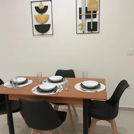 Golden Orb Апартаменти