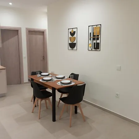 Golden Orb خانيا