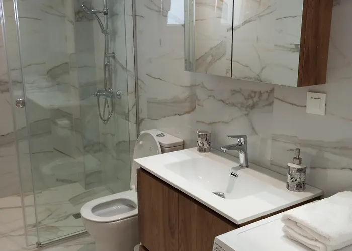 Golden Orb Ханья